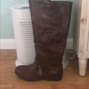 Wide calf brown boots- NEVER WORN!
